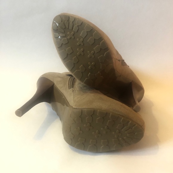 NEW Guess Platform Bootie - Suede, Zipper Tan - 8 - Picture 6 of 11